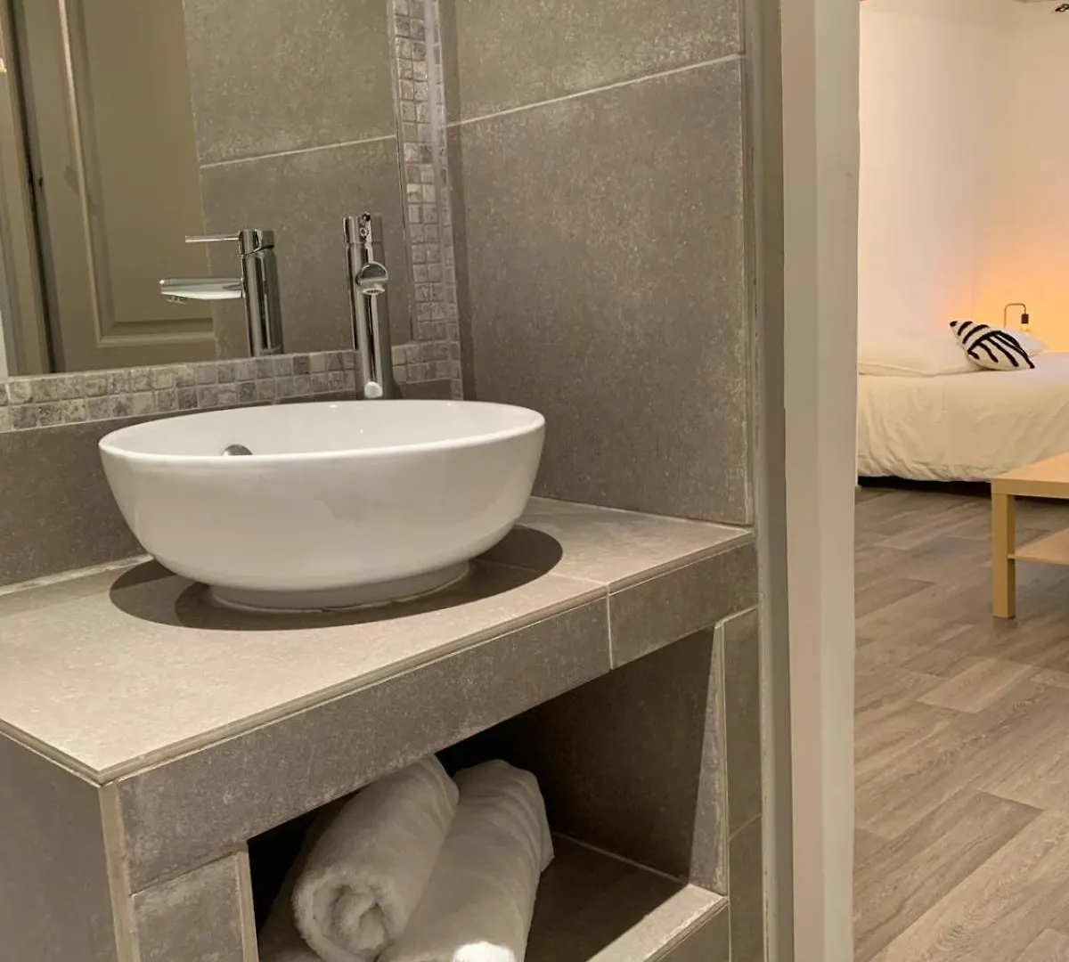 Studio Charmant Au Coeur De Carpentras Διαμέρισμα