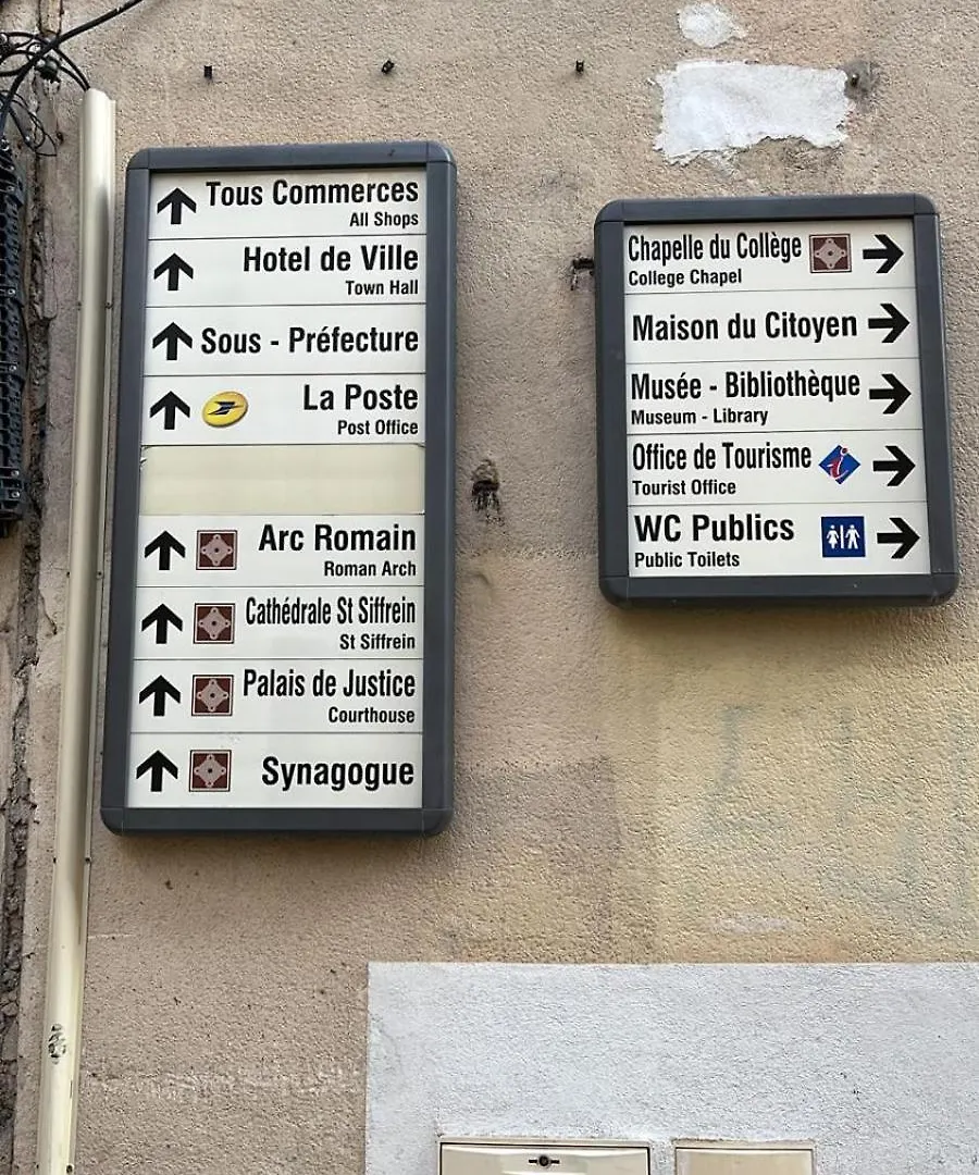 Studio Charmant Au Coeur De Carpentras Διαμέρισμα